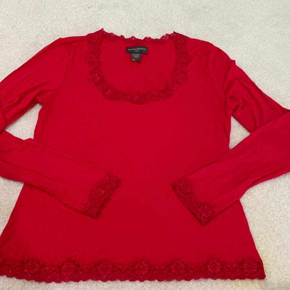 Banana Republic M red long sleeve lace trim euc